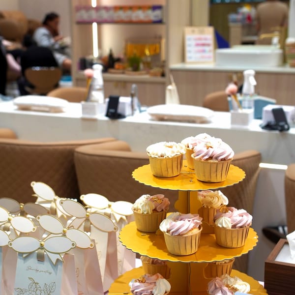 Mother’s Day cupcakes and gifts